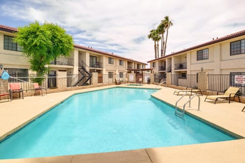 Pet-Friendly Bullhead City Condo with Pool Access! Apartment in Bullhead City