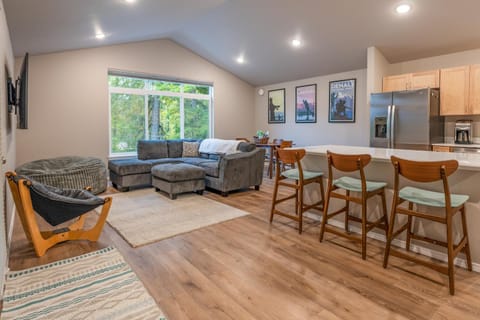 Girdwood Vibes, Unit B Casa in Girdwood