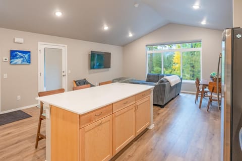 Girdwood Vibes, Unit B Casa in Girdwood