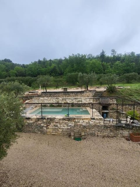 Le petit Mazet House in Lacoste