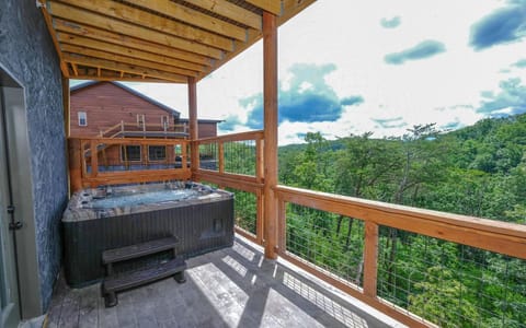 Big Forest Retreat Villa in Pigeon Forge