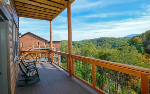 Big Forest Retreat Villa in Pigeon Forge