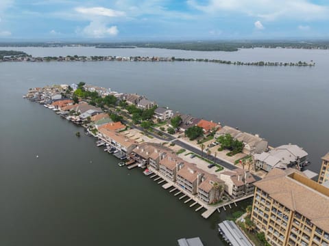 Property building, Bird's eye view, Lake view