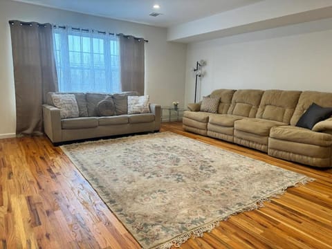 Harmony in the Heights - Master Vacation rental in Newark