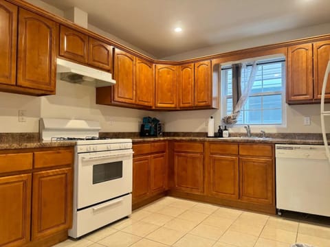 Harmony in the Heights - Master Vacation rental in Newark