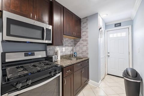 Cozy Updated 2BR Apartment in DC Apartment in District of Columbia