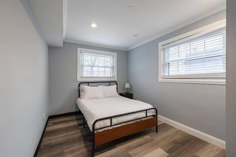 Cozy Updated 2BR Apartment in DC Apartment in District of Columbia