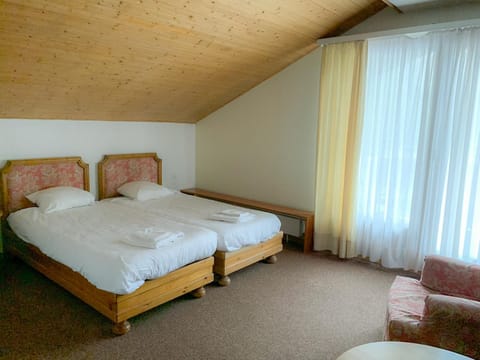 Bed, Photo of the whole room, Seating area, Bedroom, towels