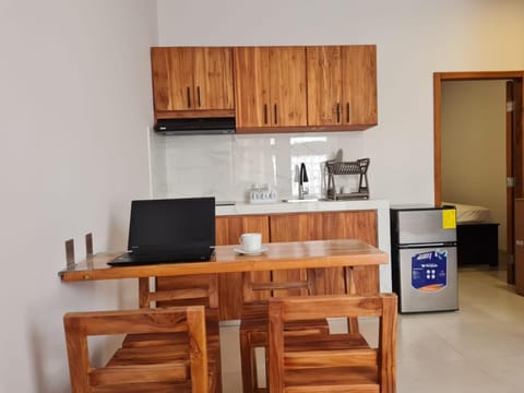 Kitchen or kitchenette, Dining area, minibar