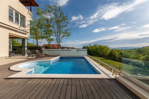 Swimming pool, Location, children, Family