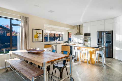 Dining area, kitchen