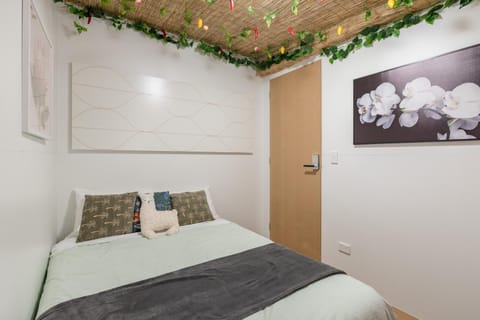 Boutique Double or Queen Room - Close to Airport - Shared Bathroom Pensão in Mascot