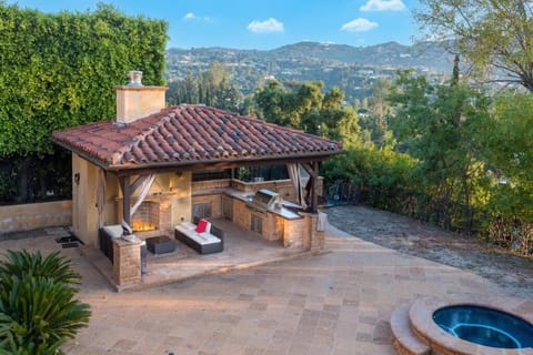 Day, Natural landscape, Hot Tub, Garden view, Mountain view