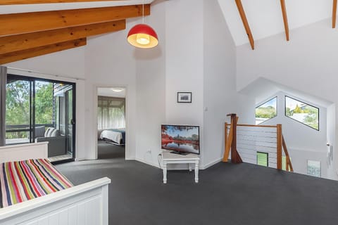 TV and multimedia, Photo of the whole room, Seating area