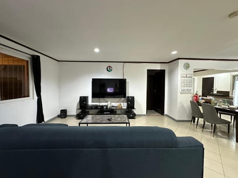 Communal lounge/ TV room, Karaoke, Evening entertainment