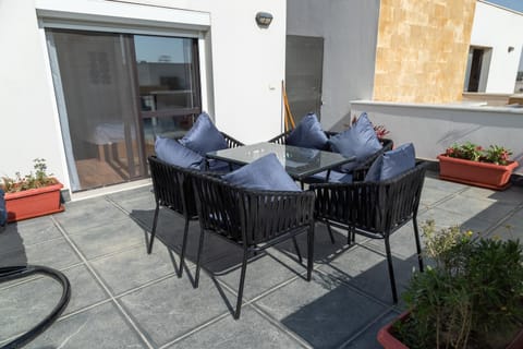 Patio, View (from property/room), Balcony/Terrace, Seating area, Dining area