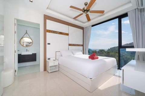 Bed, Photo of the whole room, Bedroom, Mountain view, Sea view