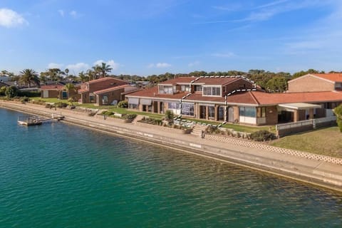 Lakeside Mews House in Adelaide