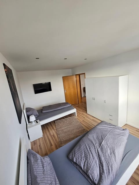 Bed, TV and multimedia, Photo of the whole room, Bedroom, wardrobe