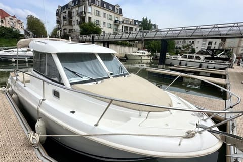 Ideal JO 2024 ! Le Morgan, au coeur de Cergy Docked boat in Cergy