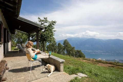 Oasi di pace vista lago-Cardada-Locarno Chalet in Locarno