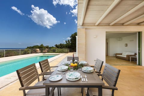 Dining area, Swimming pool