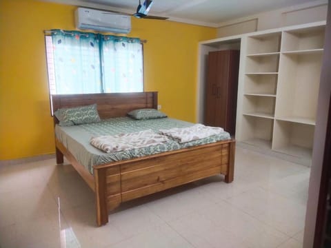 Bed, Photo of the whole room, Bedroom, wardrobe, air conditioner