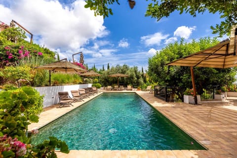 Property building, Patio, Spring, Day, Natural landscape, Summer, Garden, Garden view, Pool view, Swimming pool, Entertainment, sunbed