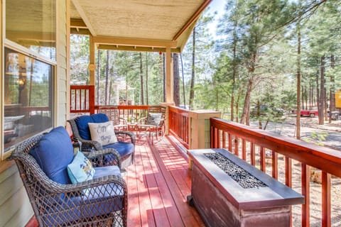 Charming Lakeside Cabin - Walk to Rainbow Lake! House in Pinetop-Lakeside