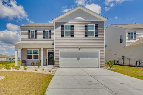 Myrtle Beach Home with Pool Access Less Than 2 Mi to Golf! House in Carolina Forest