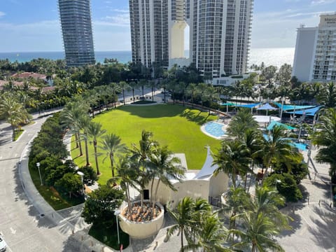 Amazing Ocean View! 10 floor Parking included Apartment in Sunny Isles Beach