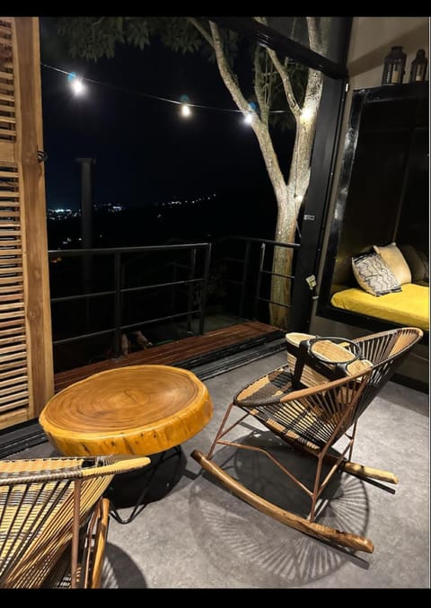 Night, Seating area