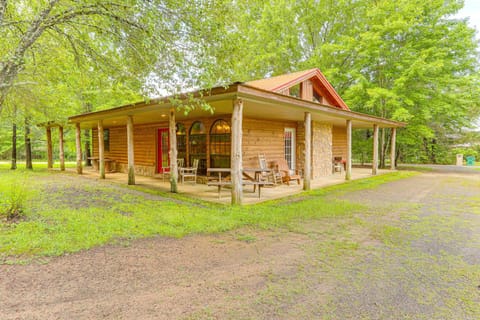 Tumbling Shoals Cabin Less Than 1 Mi to Beaches and Boating! House in Greers Ferry Lake