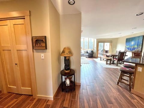 Location Location! Executive Townhome - Ski-in, Ski-out, Pool, Hot Tub, Hiking, Biking, campfires and more! House in Lutsen