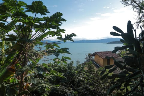 Casa em meio a natureza e em frente a praia PR7688 House in Florianopolis