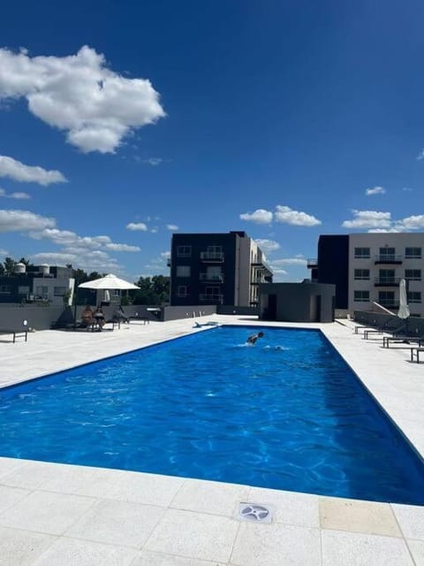 Departamento de lujo con patio privado y piscina Apartment in Ezeiza