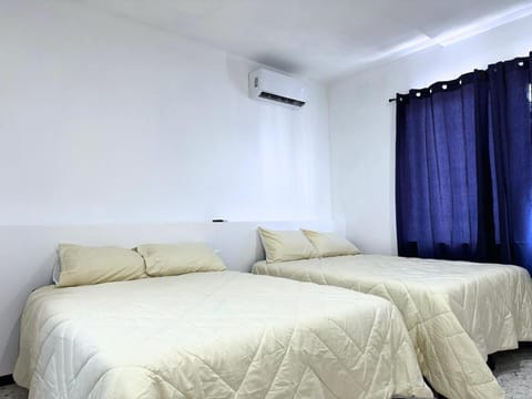 Bed, Photo of the whole room, air conditioner