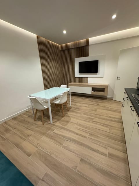 TV and multimedia, Kitchen or kitchenette, Dining area