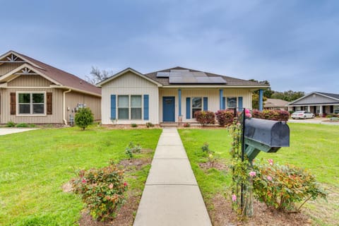 Pet-Friendly Pensacola Home about 2 Mi to Bruce Beach! House in Pensacola