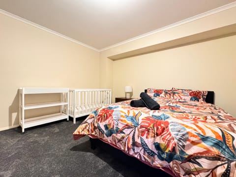 Bed, Photo of the whole room, Bedroom, cot