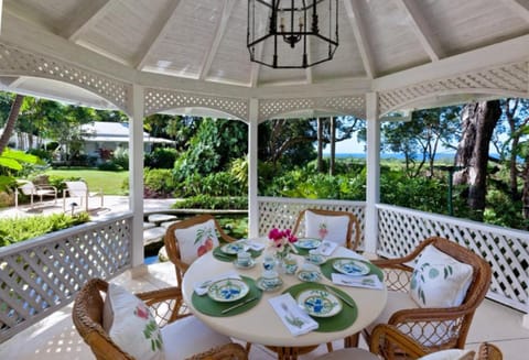 Restaurant/places to eat, Seating area, Sea view