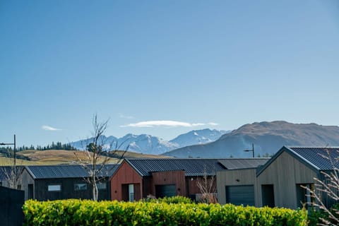 Mountain View Wanaka Retreat House in Wanaka