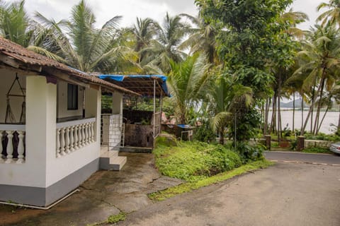 Facade/entrance, View (from property/room), River view