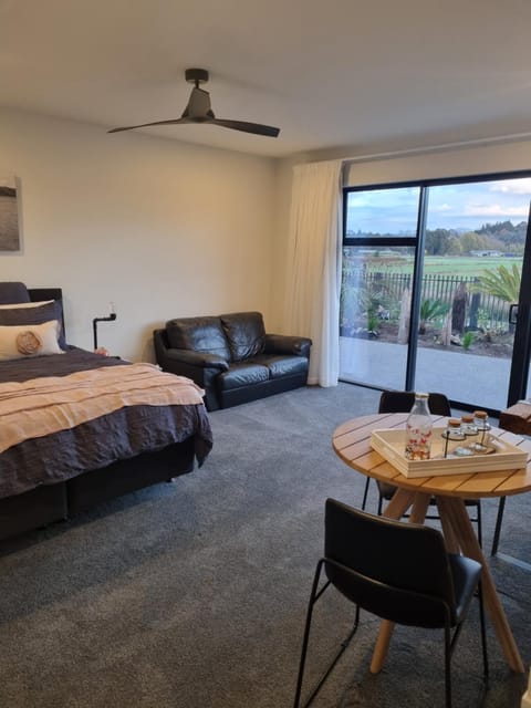 Bach22 Rustic Romantic getaway Bed and Breakfast in Tauranga