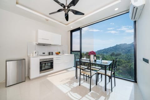 Kitchen or kitchenette, Dining area, Mountain view, Sea view, oven, stove