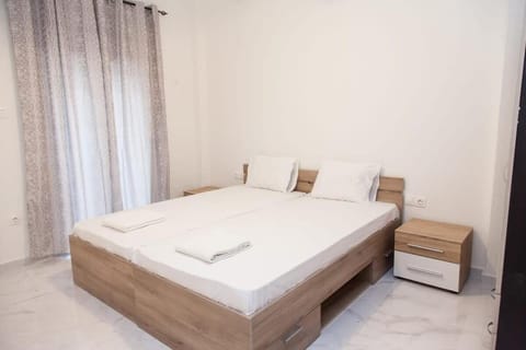 Spacious 3 Bd Apt Next to Koridallos Metro Apartment in Piraeus Regional Unit, Greece