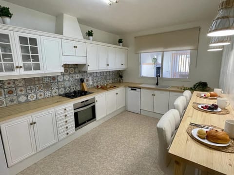 Property building, Kitchen or kitchenette, Living room