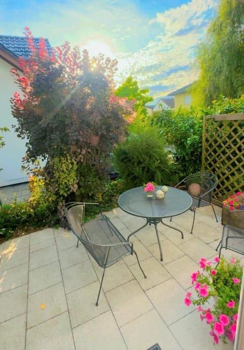 Garden, Dining area, Garden view