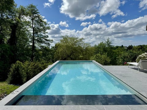 Day, Natural landscape, Pool view, Swimming pool, sunbed