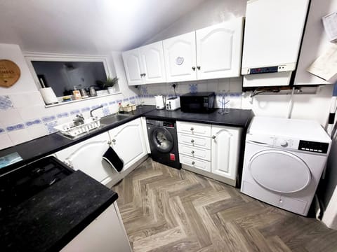 Kitchen or kitchenette, stove, toaster, washing machine, dryer